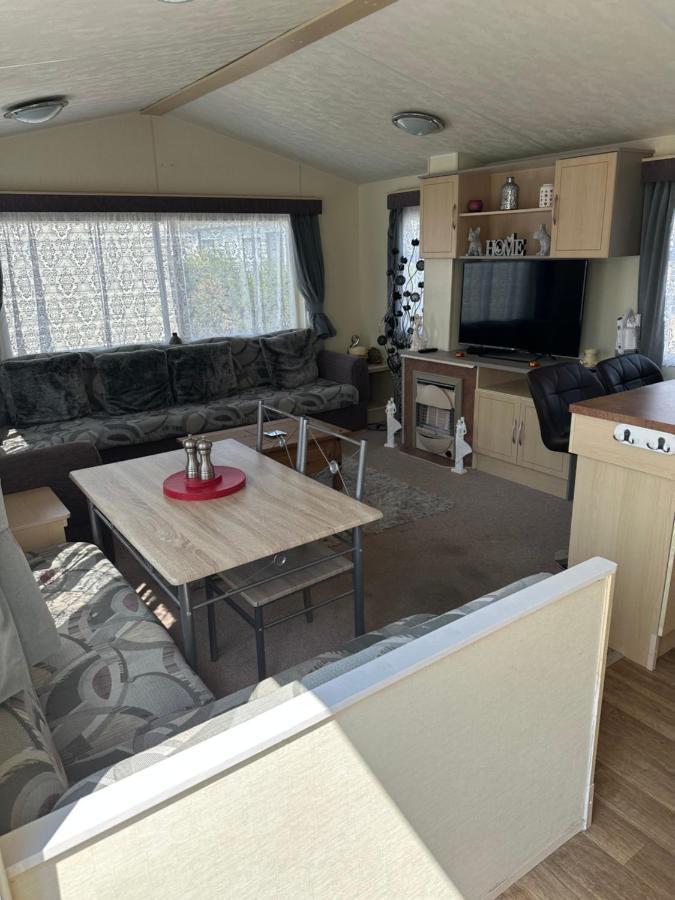 Caravan To Hire Lyon'S Robin Hood Rhyl Exterior photo