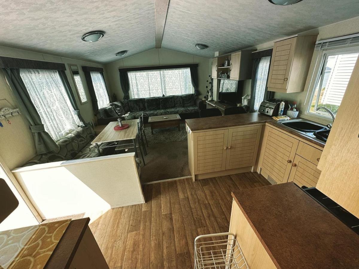 Caravan To Hire Lyon'S Robin Hood Rhyl Exterior photo