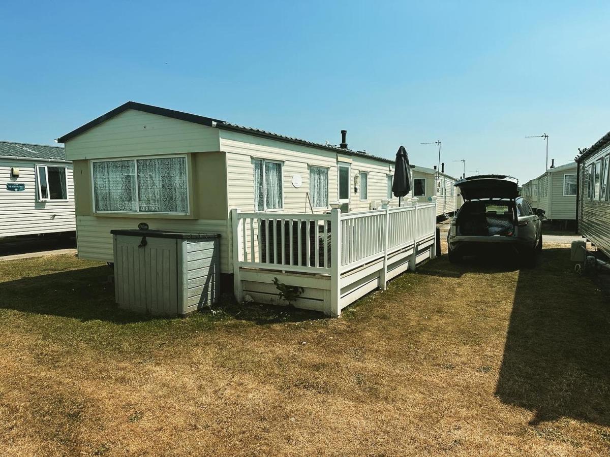 Caravan To Hire Lyon'S Robin Hood Rhyl Exterior photo