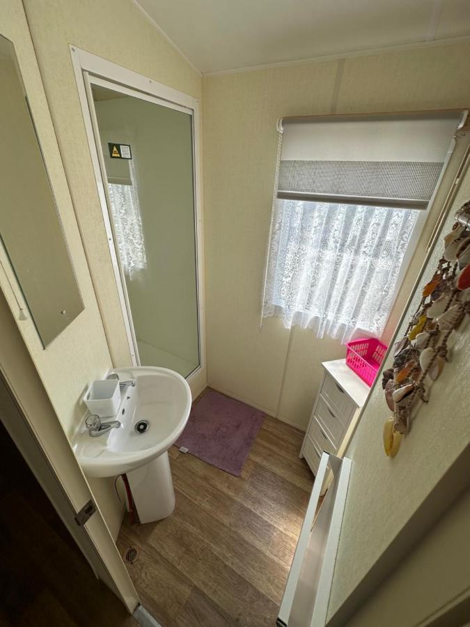 Caravan To Hire Lyon'S Robin Hood Rhyl Exterior photo